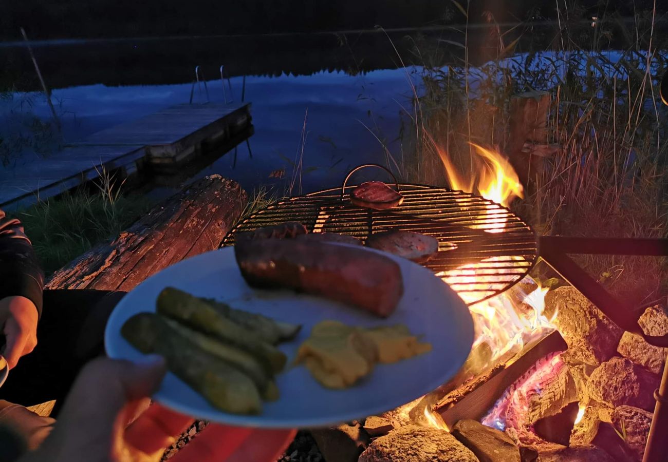 Ferienhaus in Gällö - Wunderbares Ferienhaus direkt am See mit Sauna, Wifi und Wildnisbad