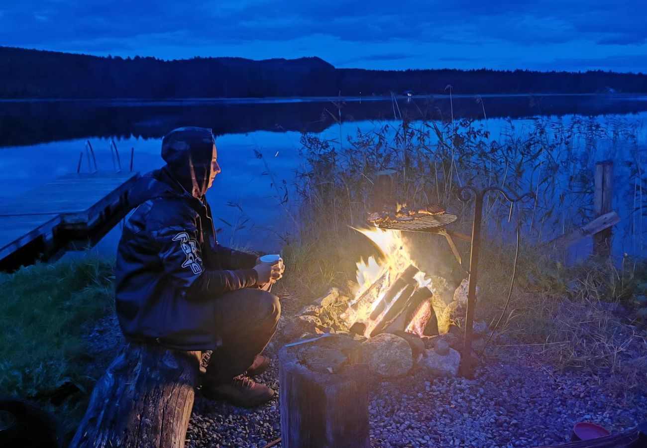 Ferienhaus in Gällö - Wunderbares Ferienhaus direkt am See mit Sauna, Wifi und Wildnisbad