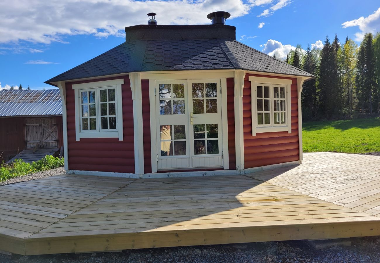 Ferienhaus in Gällö - Wunderbares Ferienhaus direkt am See mit Sauna, Wifi und Wildnisbad (mietbar)