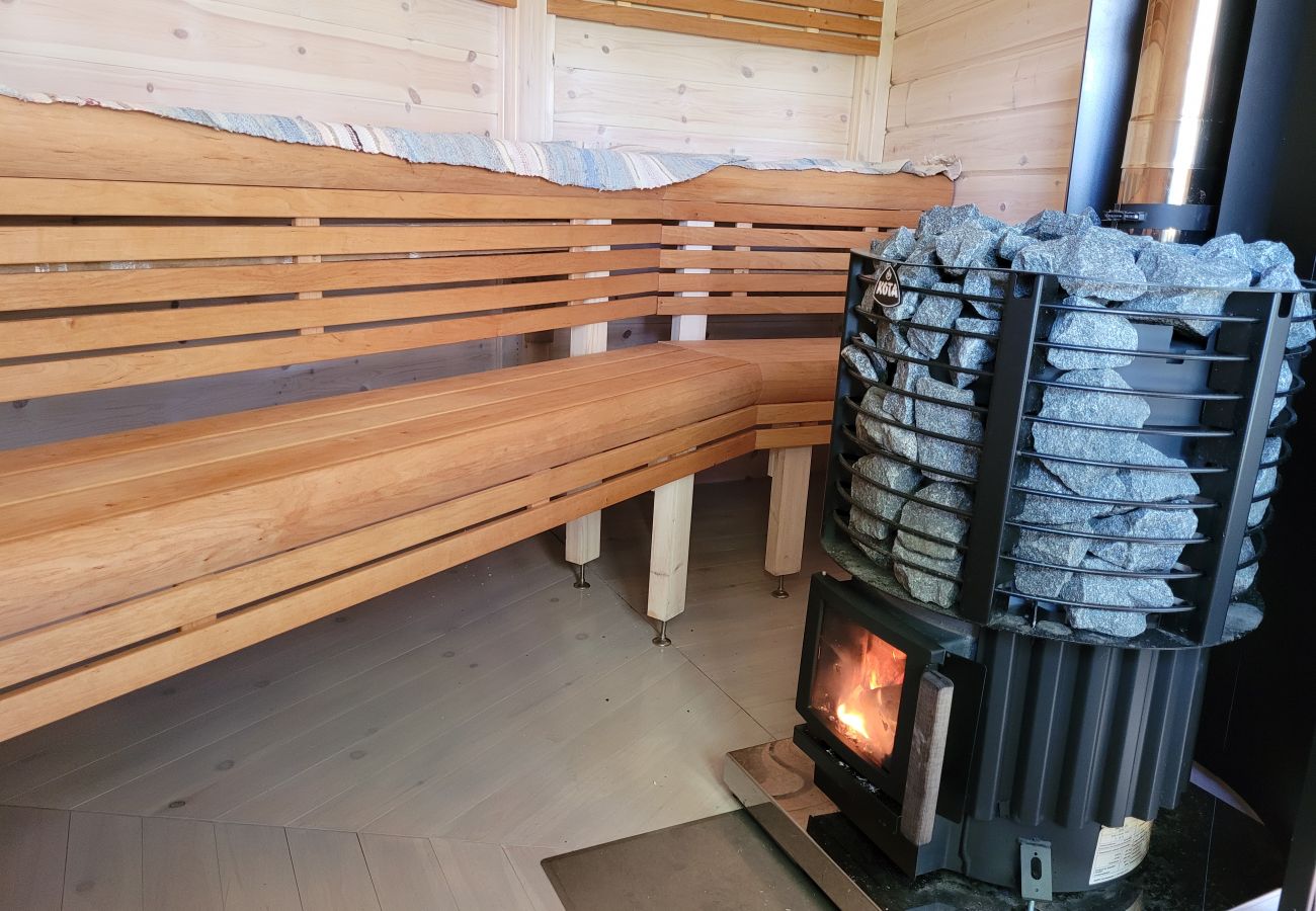 Ferienhaus in Gällö - Wunderbares Ferienhaus direkt am See mit Sauna, Wifi und Wildnisbad