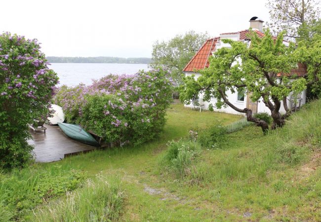 Ferienhaus in Hässelby - Ferienhaus mit wunderbarer Aussicht auf den See Mälaren