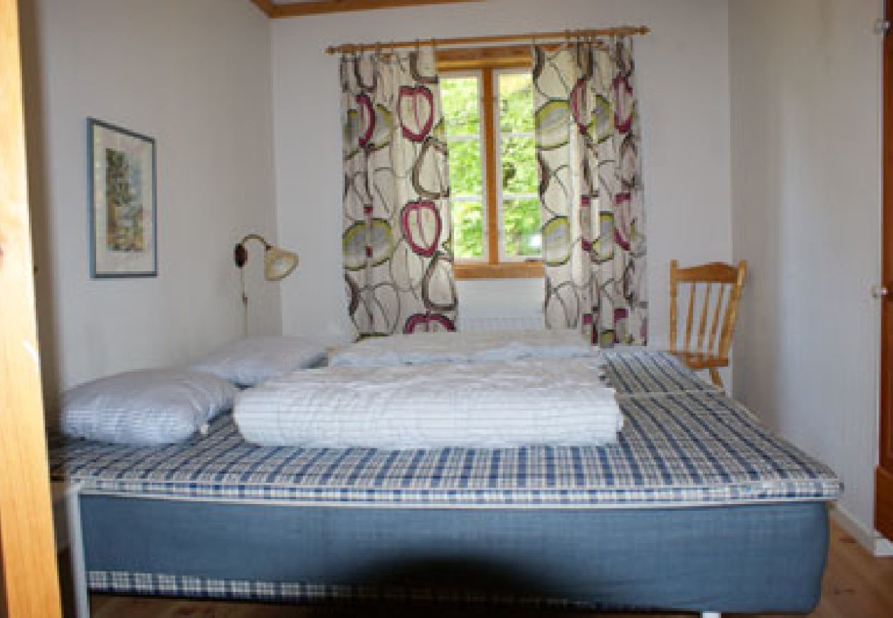 Ferienhaus in Sexdrega - Urlaub mit Boot am See und Internet