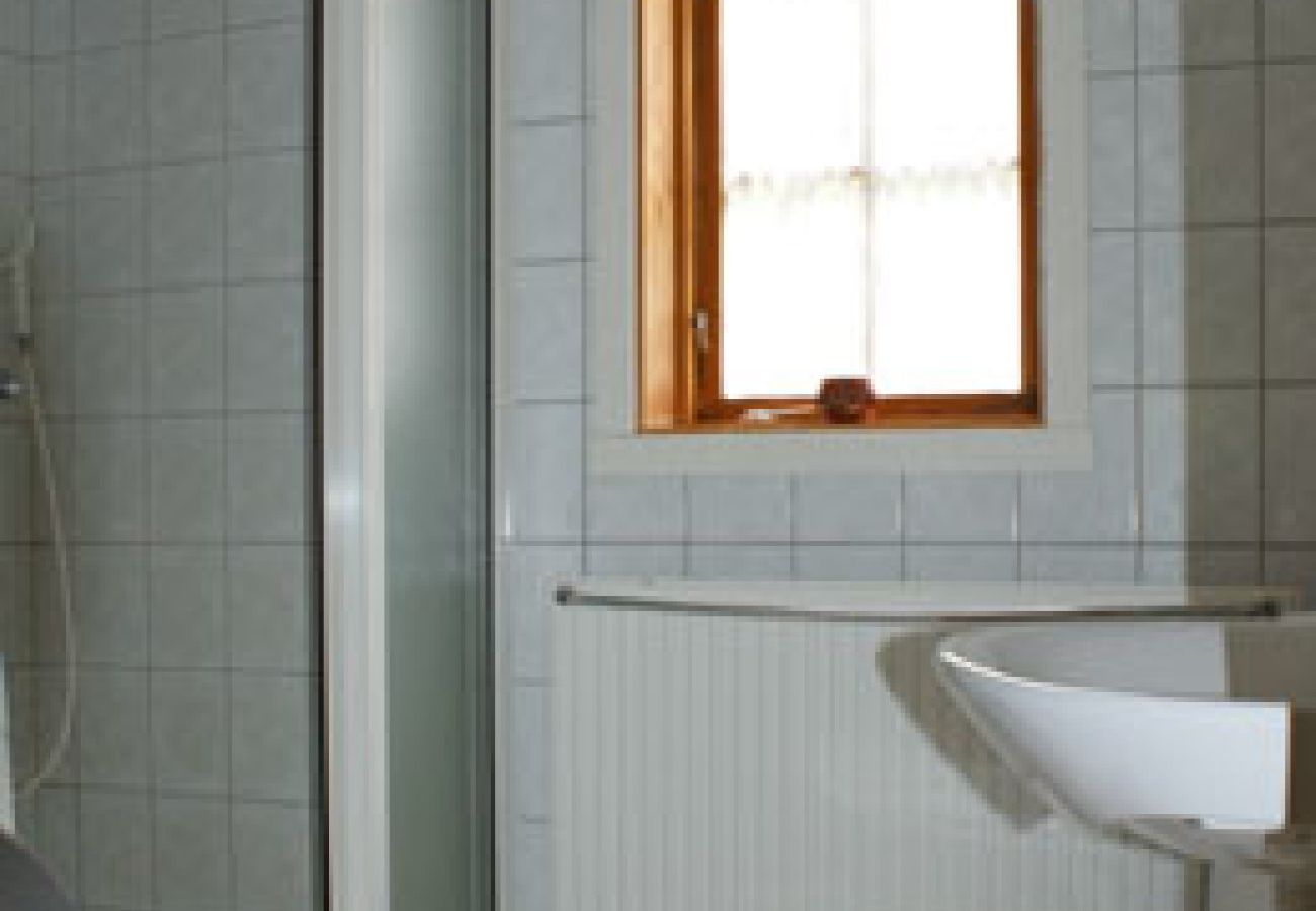 Ferienhaus in Sexdrega - Urlaub mit Boot am See und Internet