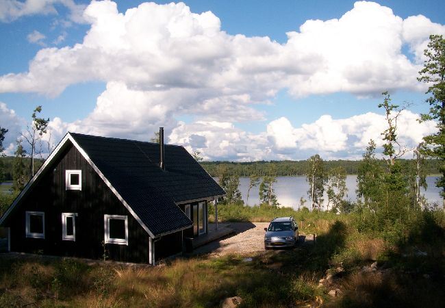 Ferienhaus in Forsheda - Einsames Ferienhaus in  Småland direkt am See