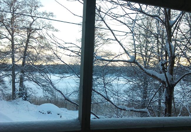 Ferienhaus in Bergshamra - Älteres Ferienhaus am See mit Boot in Roslagen