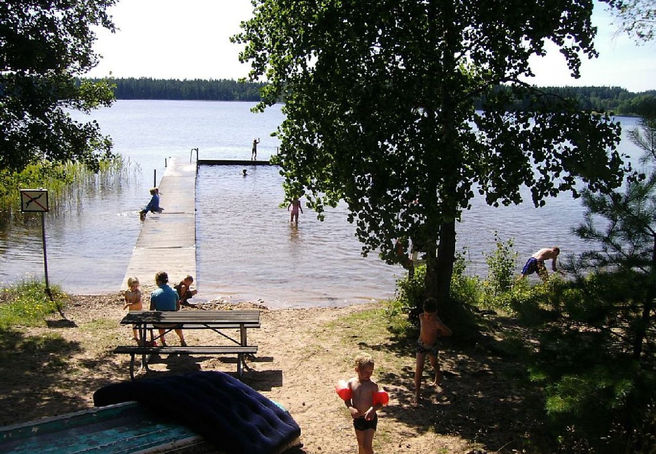 Ferienhaus in Håcksvik - Abenteuer und Erholung in Västergötland mit Boot, Badetonne und Kanu