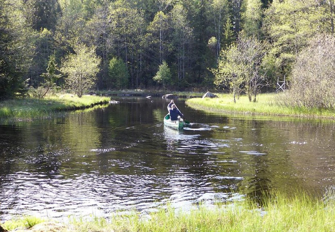 Ferienhaus in Håcksvik - Abenteuer und Erholung in Västergötland mit Boot, Badetonne und Kanu
