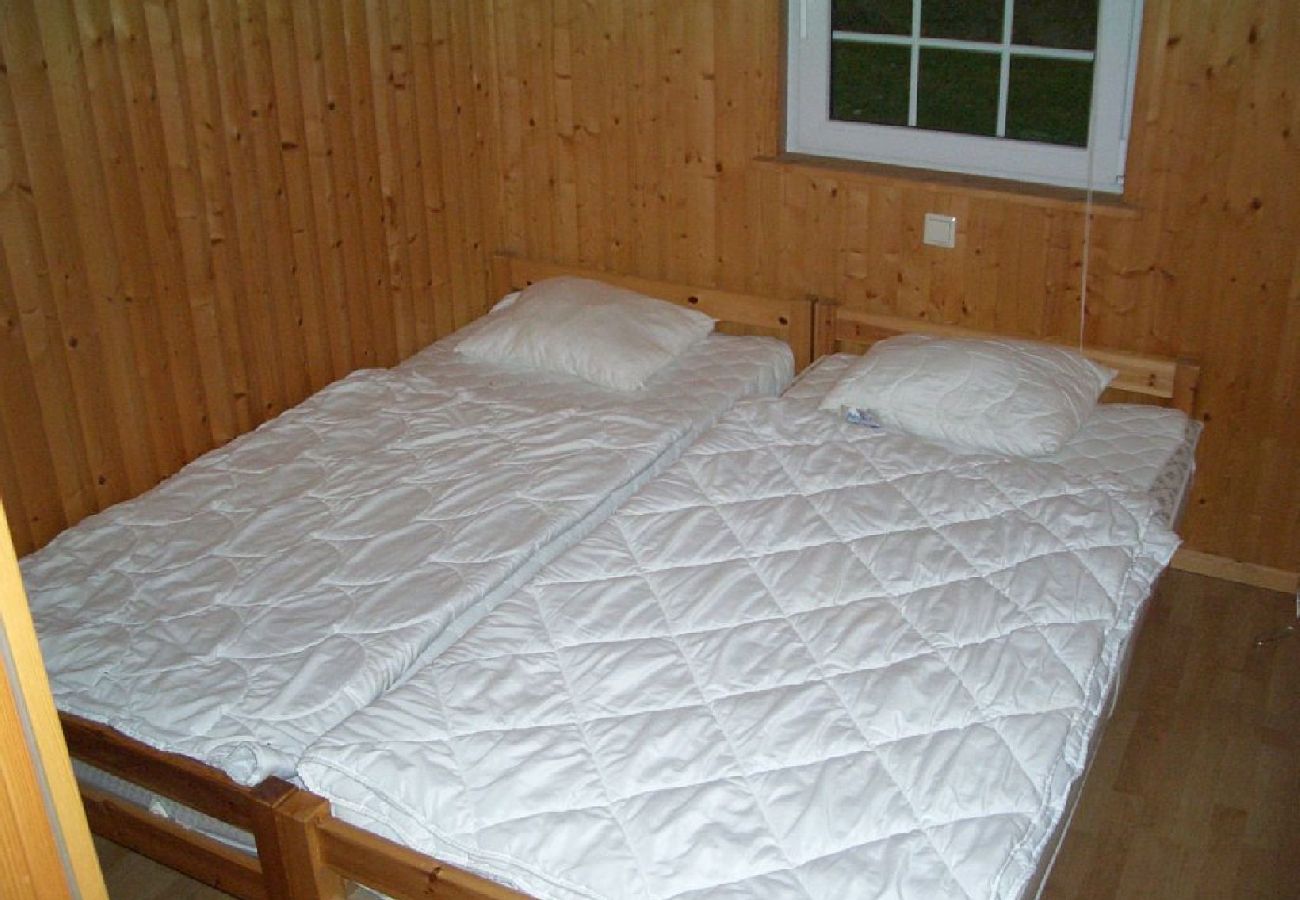 Ferienhaus in Håcksvik - Abenteuer und Erholung in Västergötland mit Boot, Badetonne und Kanu