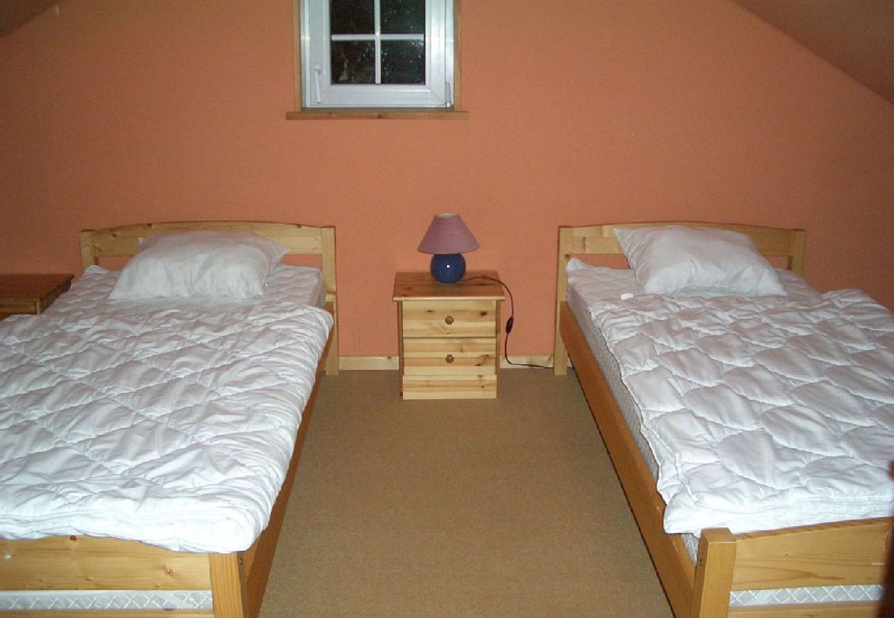 Ferienhaus in Håcksvik - Abenteuer und Erholung in Västergötland mit Boot, Badetonne und Kanu