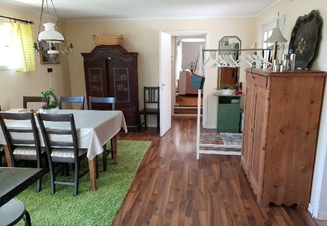 Ferienhaus in Jät - Ferienhaus direkt am See Åsnen (Achtung: Kein Strom und fliessend Wasser) Ferienhaus in Jät - Ferienhaus direkt am See Åsnen (Achtung: Kein Strom und fliessend Wasser)