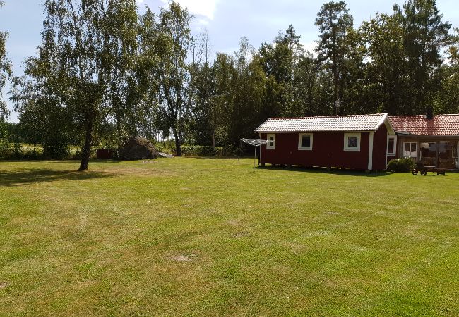 Ferienhaus in Jät - Ferienhaus direkt am See Åsnen (Achtung: Kein Strom und fliessend Wasser) Ferienhaus in Jät - Ferienhaus direkt am See Åsnen (Achtung: Kein Strom und fliessend Wasser)