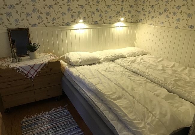 Ferienhaus in Jät - Ferienhaus direkt am See Åsnen (Achtung: Kein Strom und fliessend Wasser) Ferienhaus in Jät - Ferienhaus direkt am See Åsnen (Achtung: Kein Strom und fliessend Wasser)