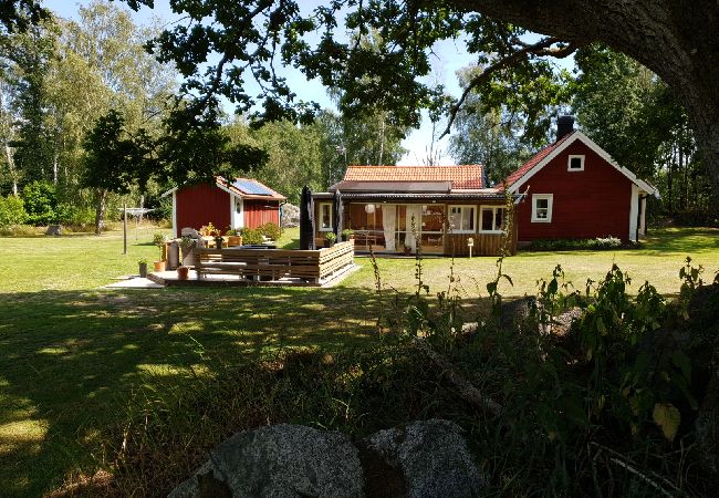 Ferienhaus in Jät - Ferienhaus in Småland direkt am See Åsnen