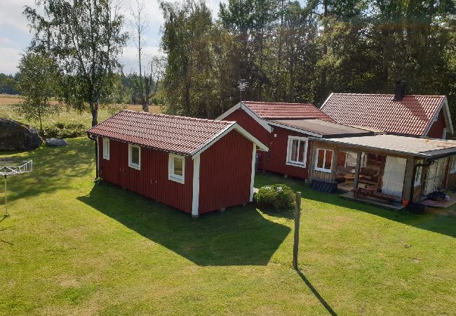 Ferienhaus in Jät - Ferienhaus direkt am See Åsnen (Achtung: Kein Strom und fliessend Wasser) Ferienhaus in Jät - Ferienhaus direkt am See Åsnen (Achtung: Kein Strom und fliessend Wasser)