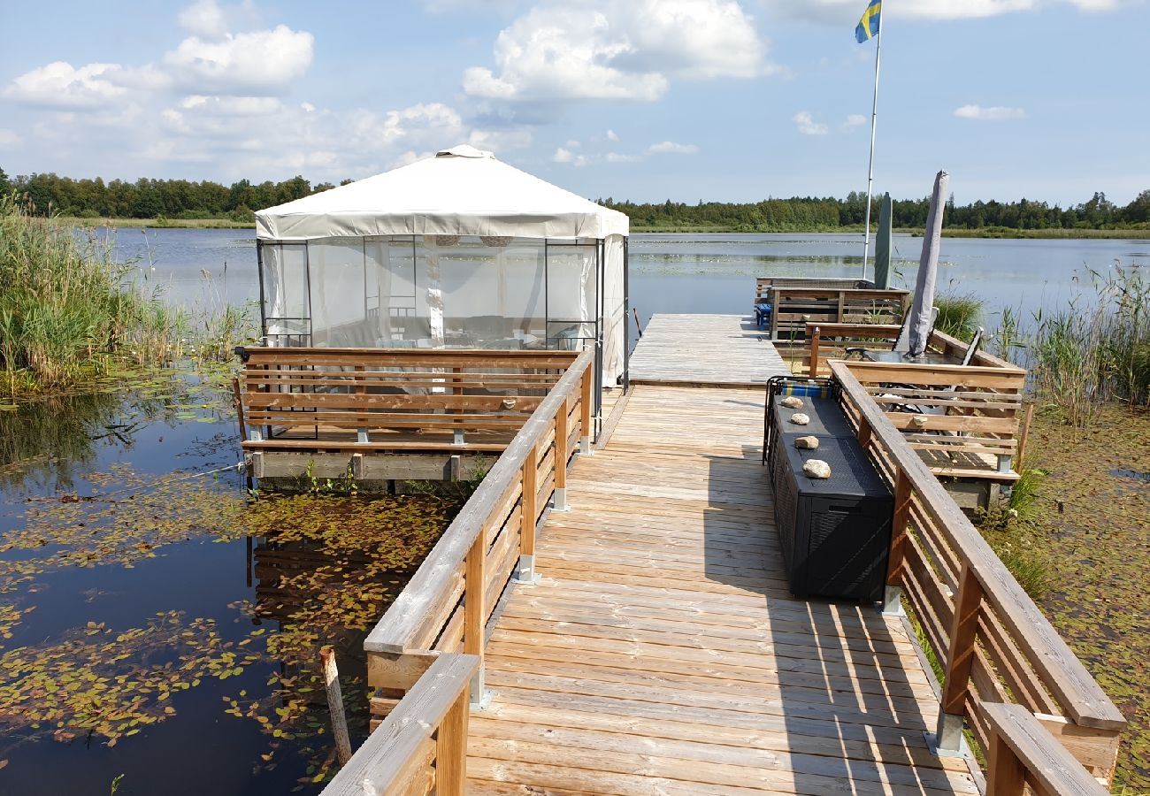 Ferienhaus in Jät - Ferienhaus direkt am See Åsnen (Achtung: Kein Strom und fliessend Wasser)