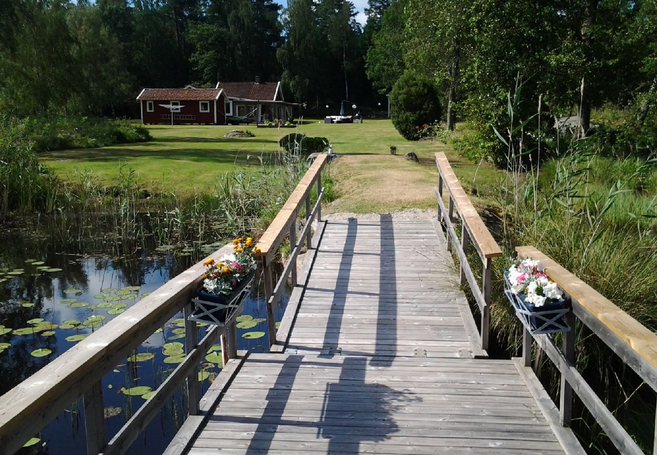 Ferienhaus in Jät - Ferienhaus direkt am See Åsnen (Achtung: Kein Strom und fliessend Wasser)
