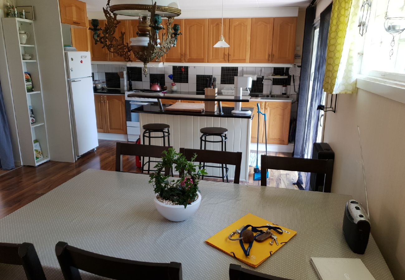 Ferienhaus in Jät - Ferienhaus direkt am See Åsnen (Achtung: Kein Strom und fliessend Wasser)