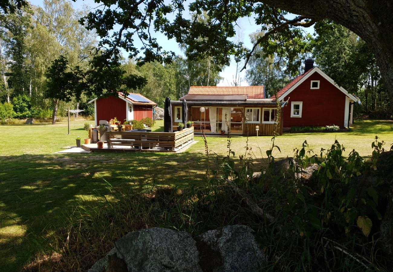 Ferienhaus in Jät - Ferienhaus in Småland direkt am See Åsnen