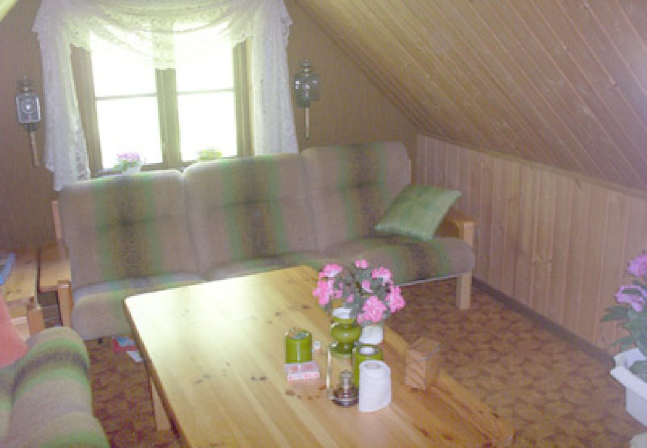 Ferienhaus in Vissefjärda - Rot-weisses Ferienhaus mit Boot unweit vom See