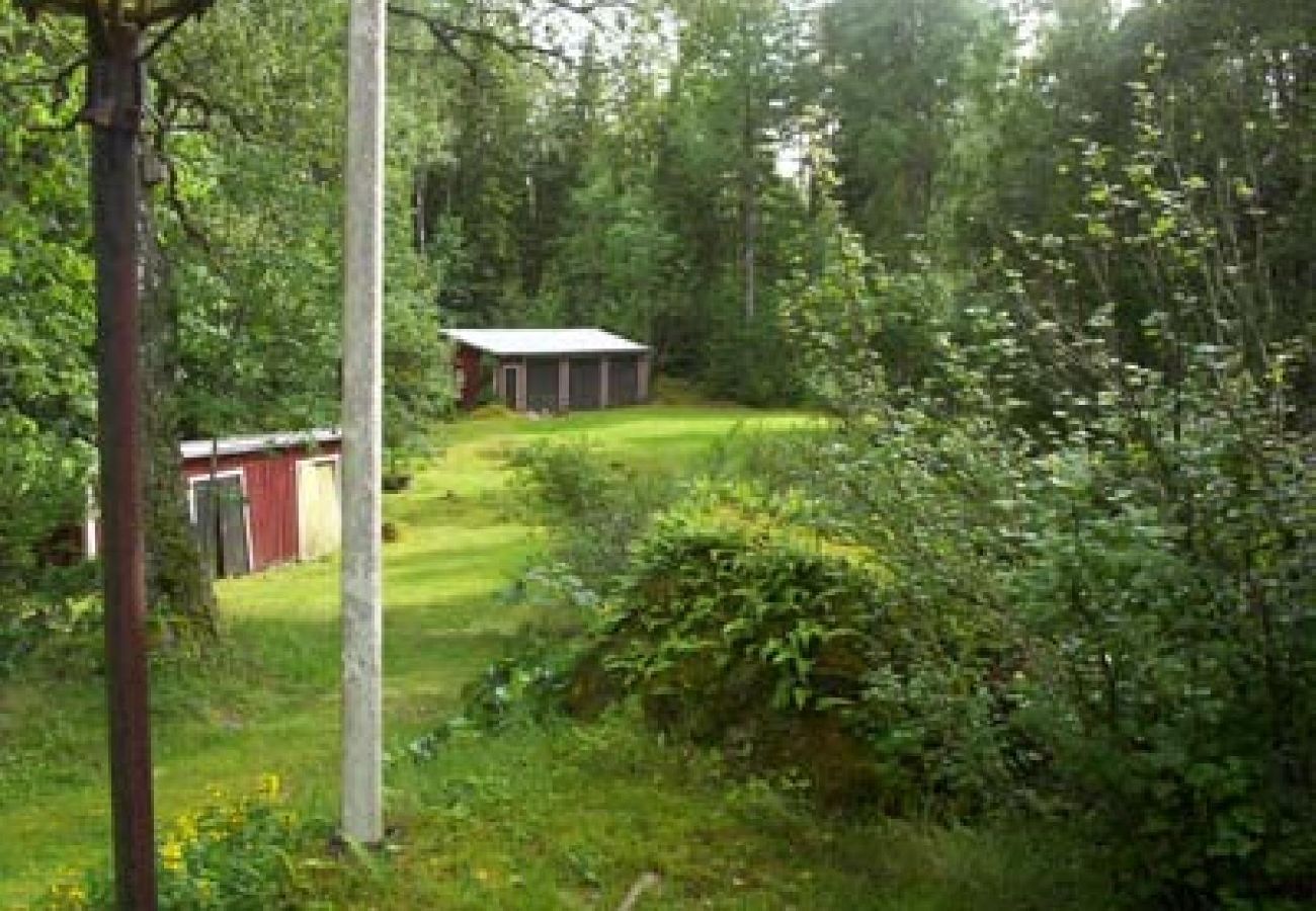 Ferienhaus in Vissefjärda - Rot-weisses Ferienhaus mit Boot unweit vom See