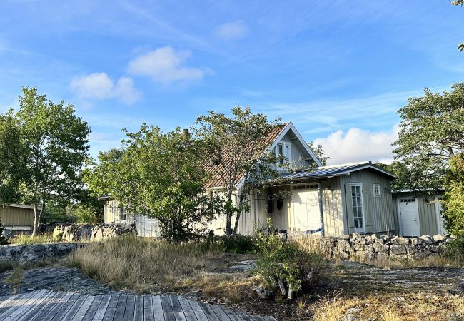  in Sturkö - Wohlfühl-Ferienhaus In Karlskronas Schärengarten