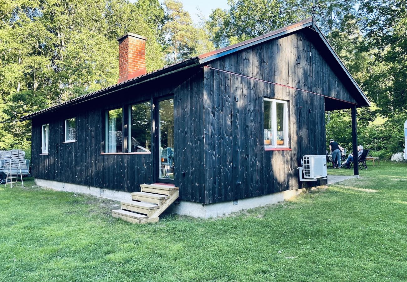 Ferienhaus in Broby - Modernes Ferienhaus am Ufer des Helgeån