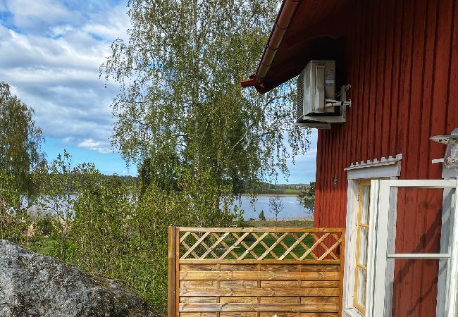 Ferienhaus in Gnesta - Wunderbares Ferienhaus direkt am See Nyckelsjön