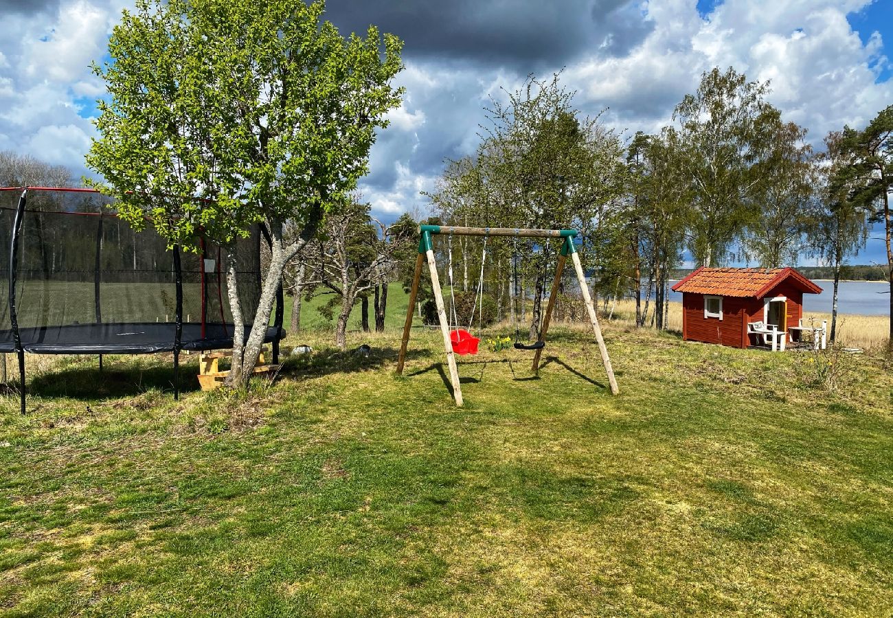 Ferienhaus in Gnesta - Wunderbares Ferienhaus direkt am See Nyckelsjön