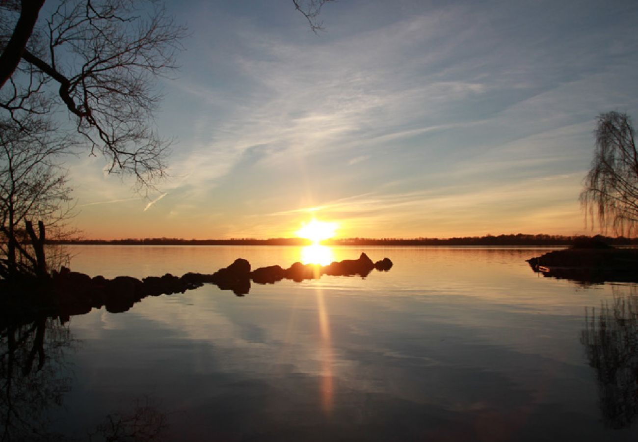 Ferienwohnung in Bromölla - Schöne Ferienwohnung direkt am See mit Boot, Kanu, Internet und Jacuzzi