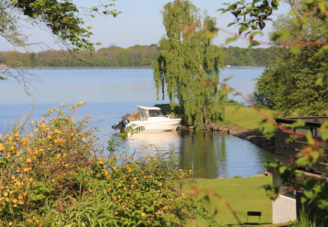Ferienwohnung in Bromölla - Schöne Ferienwohnung direkt am See mit Boot, Kanu, Internet und Jacuzzi