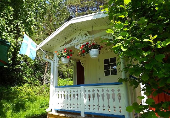 Ferienhaus in Rosenfors - Ruhig gelegen direkt am Wald und 300 vom Wasser Ferienhaus in Rosenfors - Ruhig gelegen direkt am Wald und 300 vom Wasser