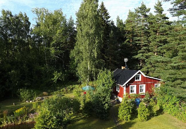 Ferienhaus in Rosenfors - Ruhig gelegen direkt am Wald und 300 vom Wasser Ferienhaus in Rosenfors - Ruhig gelegen direkt am Wald und 300 vom Wasser