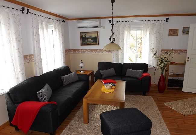 Ferienhaus in Rosenfors - Ruhig gelegen direkt am Wald und 300 vom Wasser Ferienhaus in Rosenfors - Ruhig gelegen direkt am Wald und 300 vom Wasser
