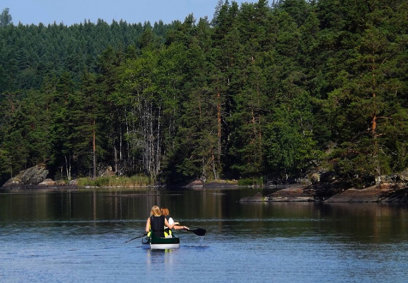 Ferienhaus in Rosenfors - Ruhig gelegen direkt am Wald und 300 vom Wasser