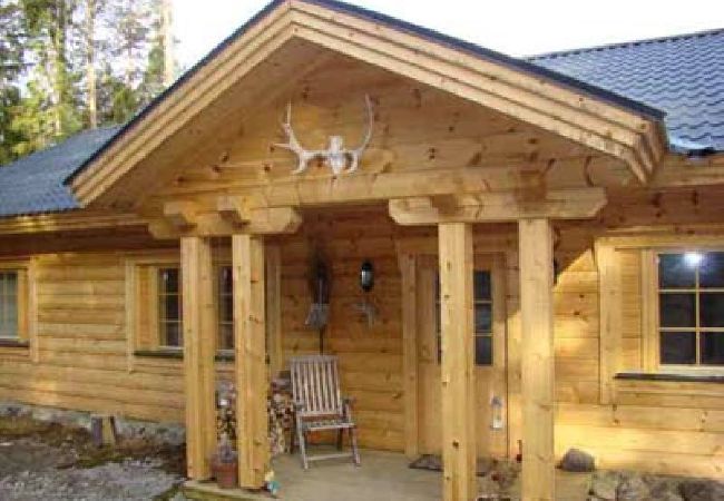 Ferienhaus in Bräcke - Wunderbares Komfort-Blockhaus direkt am See 