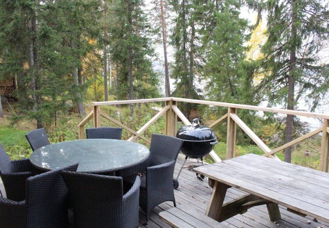 Ferienhaus in Bräcke - Wunderbares Komfort-Blockhaus direkt am See 