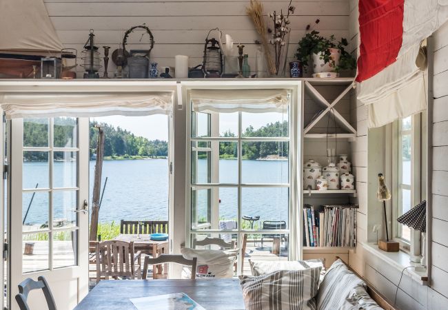 Ferienhaus in Värmdö - Urlaub direkt am Wasser vor den Türen Stockholm Ferienhaus in Värmdö - Urlaub direkt am Wasser vor den Türen Stockholm