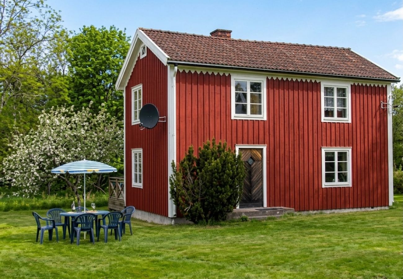 Ferienhaus in Lenhovda - Ferienhaus mit Boot mitten im schwedischen Glasreich