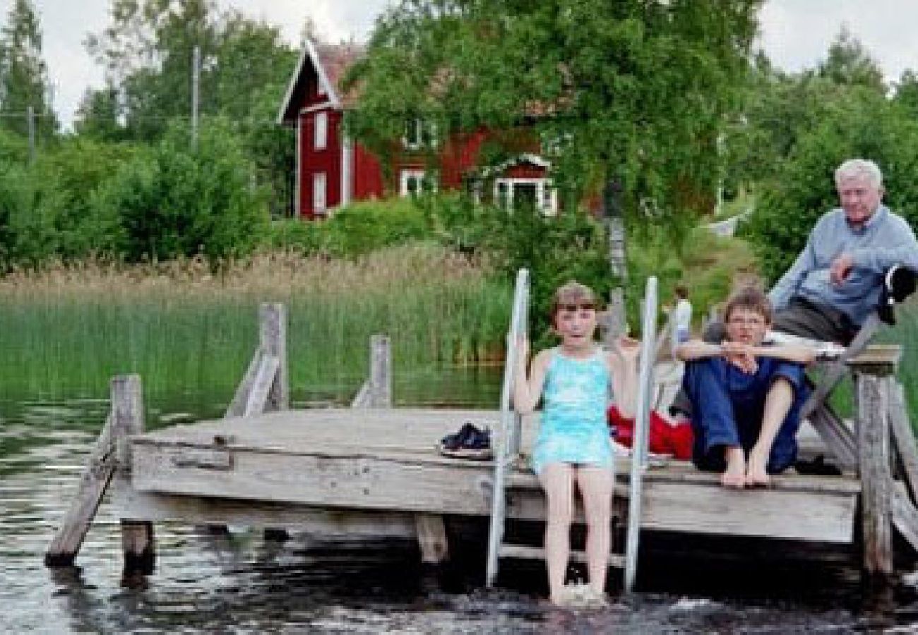 Ferienhaus in Gränna - Ferienhaus auf einem Seegrundstück mit eigener Badestelle, Boot sowie einer Sauna