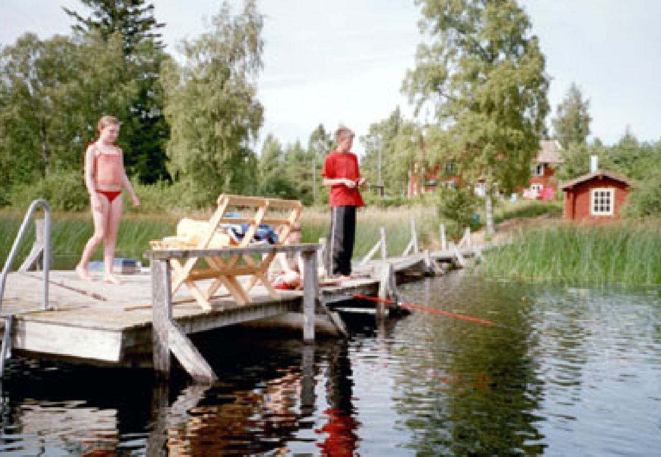 Ferienhaus in Gränna - Ferienhaus auf einem Seegrundstück mit Badestelle, Steg sowie einer Sauna