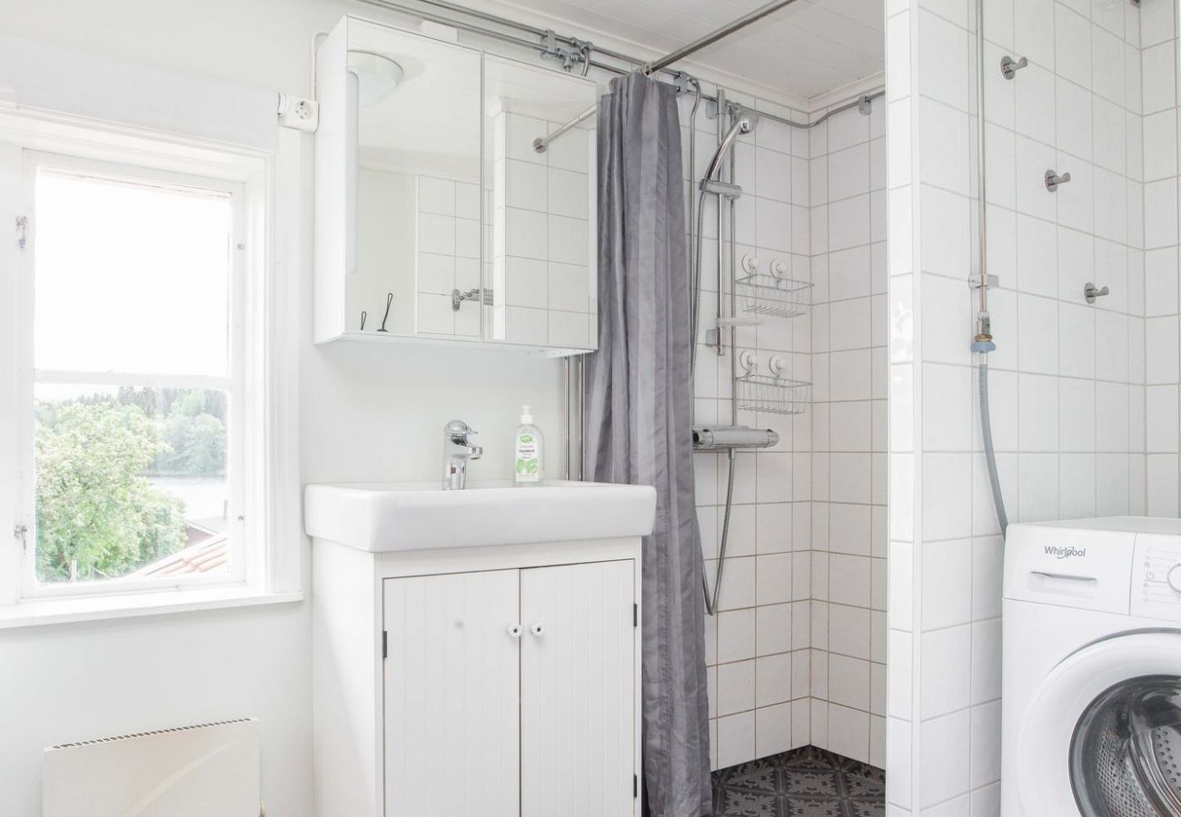 Ferienhaus in Gränna - Ferienhaus auf einem Seegrundstück mit eigener Badestelle, Boot sowie einer Sauna