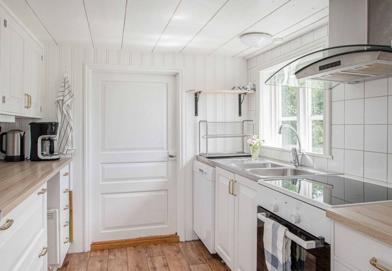 Ferienhaus in Gränna - Ferienhaus auf einem Seegrundstück mit eigener Badestelle, Boot sowie einer Sauna