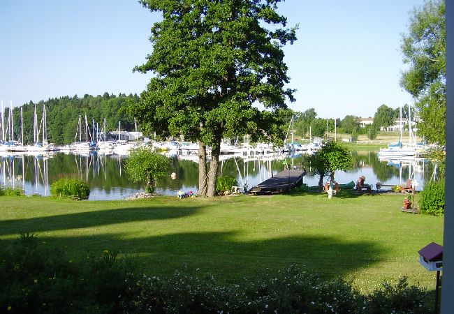 Ferienhaus in Bålsta - Luxuriöse Villa am See ganz in der Nähe von Stockholm