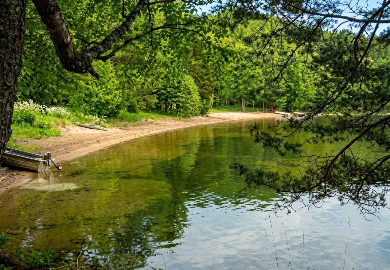 Ferienhaus in Årjäng - Wildnis- und Angelurlaub am See mit Boot & Sauna im wunderschönen Värmland