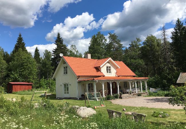 Ferienhaus in Järlåsa - Urlaub In Uppland unweit vom See Siggeforasjön