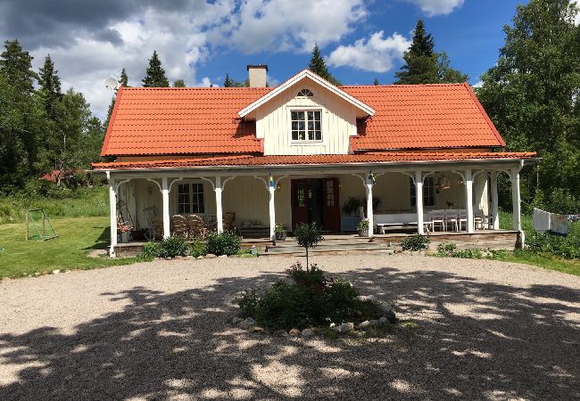 Ferienhaus in Järlåsa - Urlaub In Uppland unweit vom See Siggeforasjön