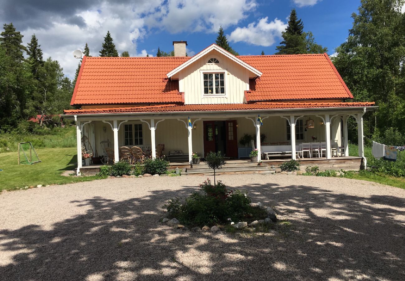 Ferienhaus in Järlåsa - Urlaub In Uppland unweit vom See Siggeforasjön