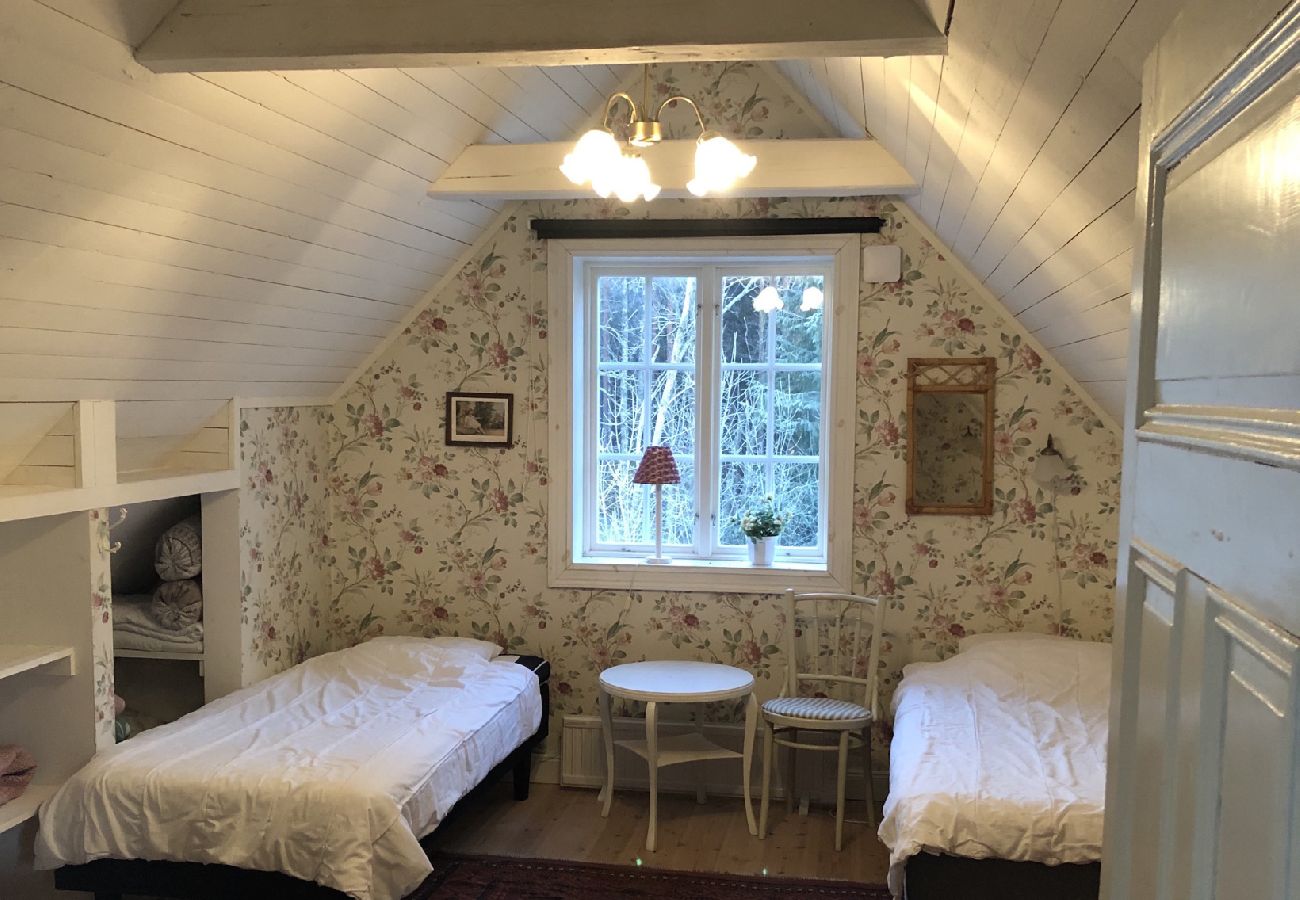 Ferienhaus in Järlåsa - Urlaub In Uppland unweit vom See Siggeforasjön