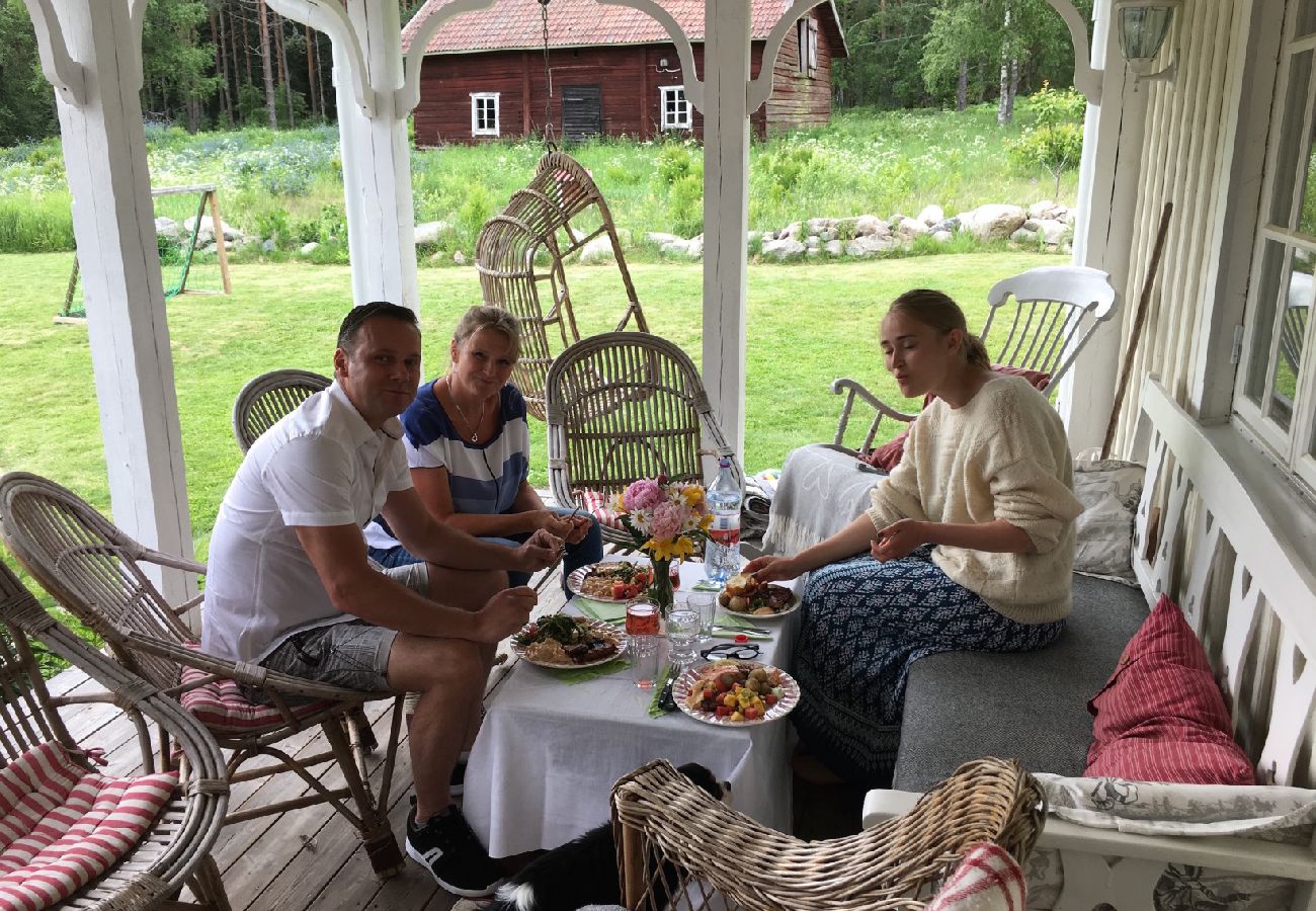 Ferienhaus in Järlåsa - Urlaub In Uppland unweit vom See Siggeforasjön