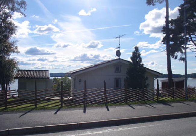 Ferienhaus in Örby - Fantastische Strandlage am See Öresjön